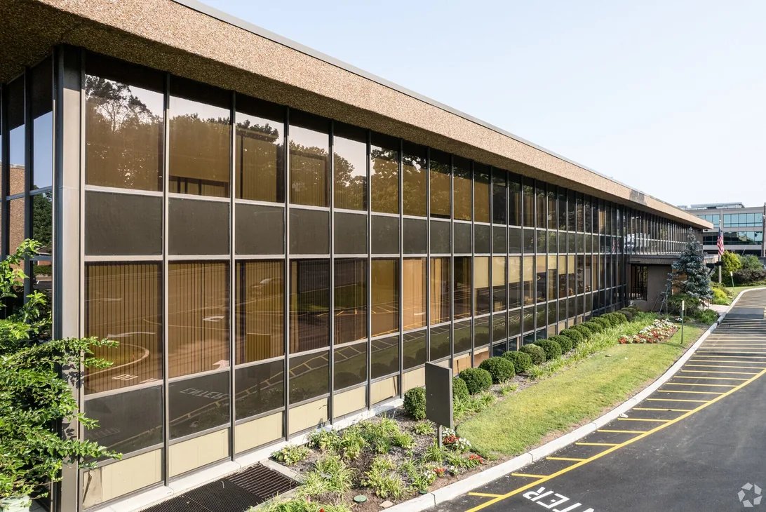 Exterior of US Executive Center at 560 Sylvan Avenue in Englewood Cliffs New Jersey